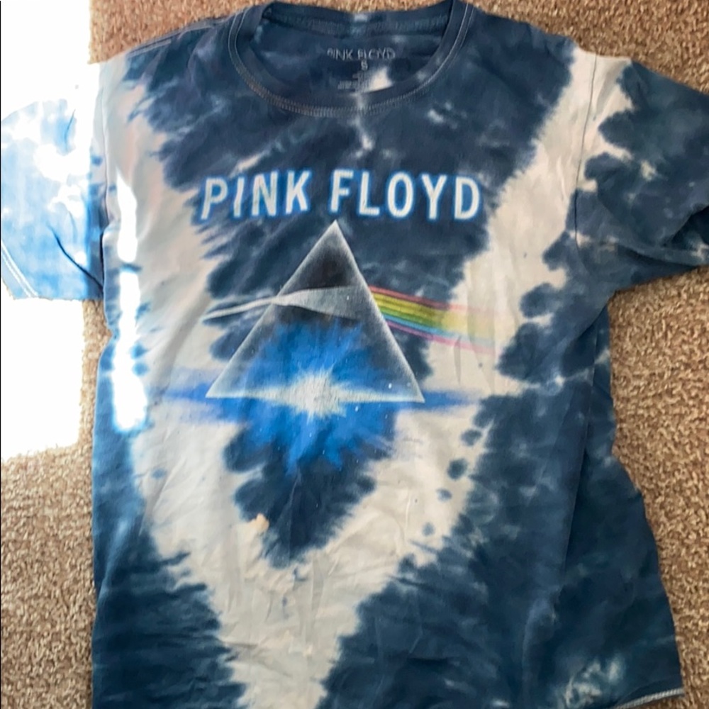 A small blue Pink Floyd shirt